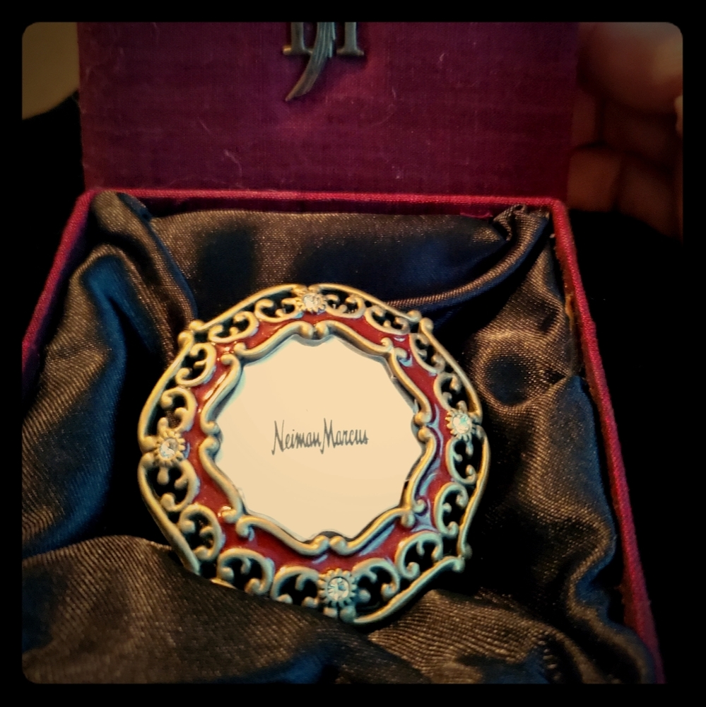 Red clip brooche